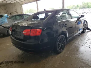 2013 Volkswagen Jetta SE with VIN 3VWDP7AJ1DM443688, listed as a Copart auction lot 55982585 with 137,112 mi miles and Salvage title. Bid and sale history available at DreamBid. Image 3.