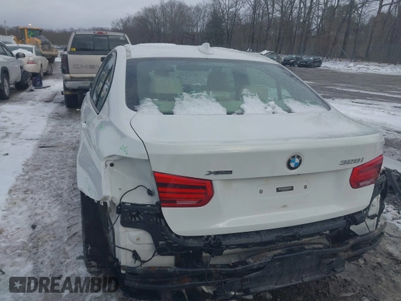 2016 BMW 3 Series 328i xDrive z VIN WBA8E3C58GK502795, wystawiony jako IAAI lot #41452383 z przebiegiem 99 876 mil mil oraz . Historia ofert i sprzedaży dostępna na DreamBid. Obrazek 18.