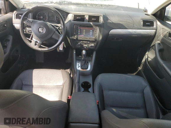 2012 Volkswagen Jetta TDI w/Premium & Nav z VIN 3VWLL7AJ9CM069918, wystawiony jako Copart lot #58237365 z przebiegiem 107 890 mil mil oraz Szkoda całkowita • Salvage title. Historia ofert i sprzedaży dostępna na DreamBid. Obrazek 8.