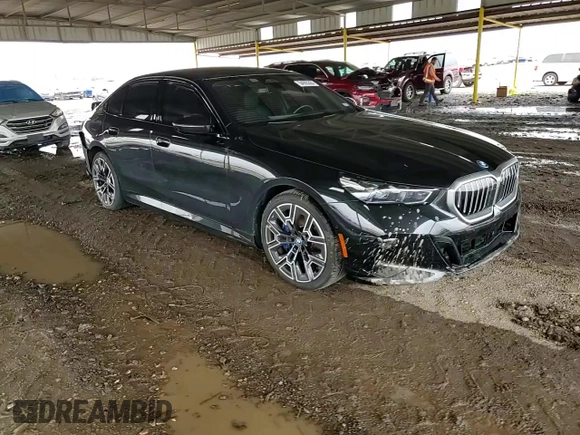2024 BMW i5 eDrive40 z VIN WBY33FK01RCP20132, wystawiony jako Copart lot #64905364 z przebiegiem 10 638 mil mil oraz Szkody całkowita. Historia ofert i sprzedaży dostępna na DreamBid. Obrazek 11.