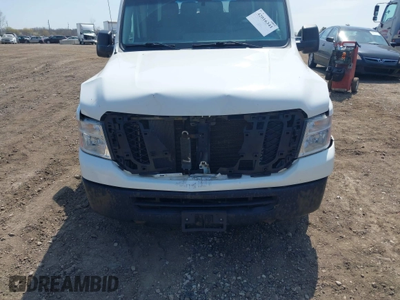 2013 Nissan NV SV z VIN 5BZBF0AA5DN200878, wystawiony jako IAAI lot #42016341 z przebiegiem 138 433 mil mil oraz . Historia ofert i sprzedaży dostępna na DreamBid. Obrazek 6.