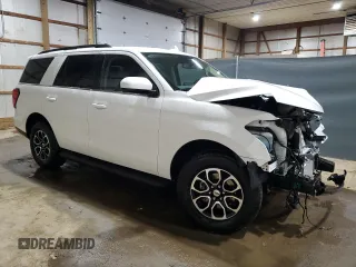 2024 Ford Expedition XLT with VIN 1FMJU1H84REA47391, listed as a Copart auction lot 43958465 with 25,182 mi miles and Clean Title. Bid and sale history available at carsss.com. Image 4.