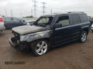 2015 Jeep Patriot Latitude z VIN 1C4NJRFB2FD105771, wystawiony jako Copart lot #57826335 z przebiegiem Nie podano mil oraz Szkoda całkowita • Salvage title. Historia ofert i sprzedaży dostępna na DreamBid. Obrazek 1.