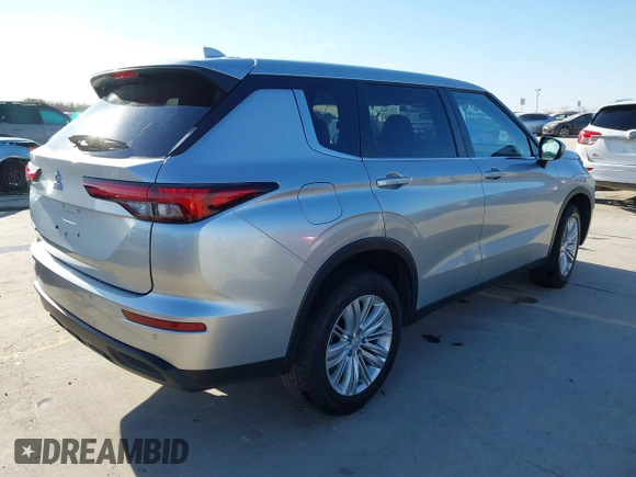 2024 Mitsubishi Outlander ES z VIN JA4J3UA81RZ020073, wystawiony jako IAAI lot #41388911 z przebiegiem 25 436 mil mil oraz . Historia ofert i sprzedaży dostępna na DreamBid. Obrazek 4.