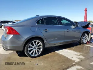 2017 Volvo S60 Inscription z VIN LYV402HK2HB150225, wystawiony jako Copart lot #80588184 z przebiegiem 53 910 mil mil oraz Szkoda całkowita • Salvage title. Historia ofert i sprzedaży dostępna na DreamBid. Obrazek 3.
