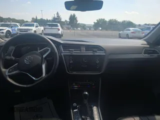 2024 Volkswagen Tiguan SE с VIN 3VV3B7AX6RM085904, выставлен на аукционе IAAI как лот 42852870 с пробегом 27 302 миль миль и . История ставок и продаж доступна на DreamBid. Изображение 23.