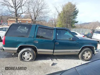 1998 GMC Yukon z VIN 1GKEK13R2WJ731178, wystawiony jako IAAI lot #41339082 z przebiegiem 291 604 mil mil oraz . Historia ofert i sprzedaży dostępna na DreamBid. Obrazek 12.