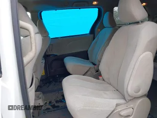 2013 Toyota Sienna LE z VIN 5TDJK3DC9DS055134, wystawiony jako IAAI lot #42255532 z przebiegiem 156 381 mil mil oraz . Historia ofert i sprzedaży dostępna na DreamBid. Obrazek 8.