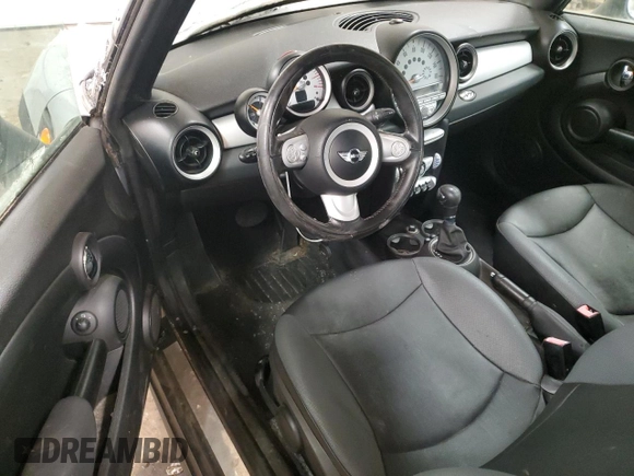 2010 MINI Convertible with VIN WMWMR3C55ATU98337, listed as a Copart auction lot 45039425 with Not Provided miles and Clean Title. Bid and sale history available at DreamBid. Image 8.