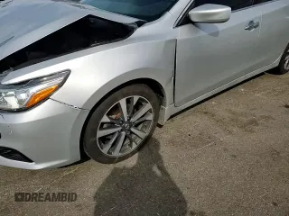 2017 Nissan Altima SR z VIN 1N4AL3AP9HN353415, wystawiony jako Copart lot #50863795 z przebiegiem 112 315 mil mil oraz Szkoda całkowita • Salvage title. Historia ofert i sprzedaży dostępna na DreamBid. Obrazek 10.