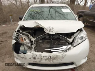 2011 Toyota Sienna XLE AAS with VIN 5TDYK3DC8BS003313, listed as a IAAI auction lot 41830631 with 214,514 mi miles and . Bid and sale history available at DreamBid. Image 12.