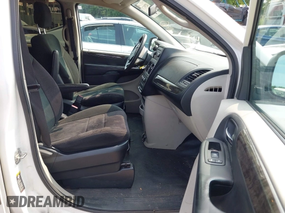 2011 Dodge Grand Caravan z VIN 2D4JN1AG3BR789019, wystawiony jako IAAI lot #42391737 z przebiegiem 128 136 mil mil oraz . Historia ofert i sprzedaży dostępna na DreamBid. Obrazek 5.