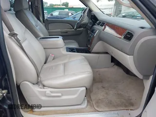 2007 Chevrolet Suburban LTZ z VIN 3GNFK16317G121340, wystawiony jako IAAI lot #42318373 z przebiegiem 176 953 mil mil oraz . Historia ofert i sprzedaży dostępna na DreamBid. Obrazek 5.