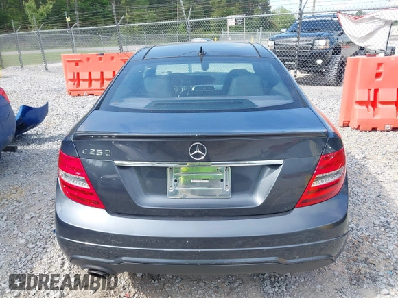 2014 Mercedes-Benz C 250 z VIN WDDGJ4HB9EG224400, wystawiony jako IAAI lot #42054054 z przebiegiem 40 200 mil mil oraz . Historia ofert i sprzedaży dostępna na DreamBid. Obrazek 16.