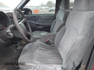 1998 Chevrolet S-10 with VIN 1GCCS144XWK264558, listed as a IAAI auction lot 41560611 with 216,629 mi miles. Bid and sale history available at carsss.com. Image 8.