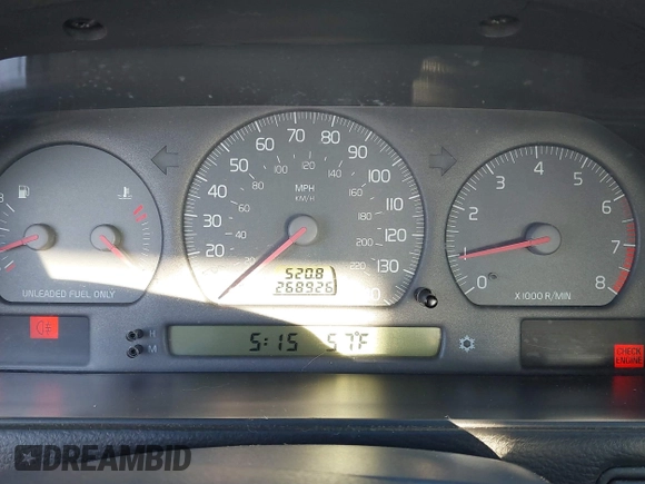 1998 Volvo S70 with VIN YV1LS5571W1502619, listed as a IAAI auction lot 40957692 with 268,926 mi miles. Bid and sale history available at carsss.com. Image 7.