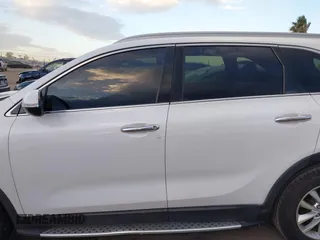 2016 Kia Sorento LX with VIN 5XYPG4A38GG075284, listed as a IAAI auction lot 41233974 with 126,044 mi miles. Bid and sale history available at carsss.com. Image 14.