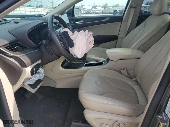 2019 Lincoln MKC Reserve with VIN 5LMTJ3DH9KUL18795, listed as a Copart auction lot 68420004 with NaN miles and Salvage Title. Bid and sale history available at carsss.com. Image 7.