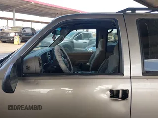 1999 Chevrolet Suburban with VIN 3GNEC16R8XG145731, listed as a IAAI auction lot 41546754 with 204,902 mi miles. Bid and sale history available at carsss.com. Image 6.