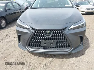 2023 Lexus NX 350 Premium z VIN 2T2GGCEZ8PC024142, wystawiony jako IAAI lot #42101751 z przebiegiem 34 449 mil mil oraz . Historia ofert i sprzedaży dostępna na DreamBid. Obrazek 12.