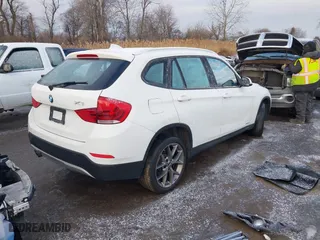 2013 BMW X1 28i with VIN WBAVM1C58DVW45962, listed as a IAAI auction lot 41323144 with 117,363 mi miles. Bid and sale history available at carsss.com. Image 4.