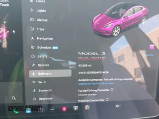 2019 Tesla Model 3 Long Range z VIN 5YJ3E1EB9KF514626, wystawiony jako IAAI lot #41067965 z przebiegiem 43 598 mil mil oraz . Historia ofert i sprzedaży dostępna na DreamBid. Obrazek 7.