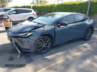 2023 Toyota Prius LE z VIN JTDADABU6P3001399, wystawiony jako IAAI lot #42137395 z przebiegiem 37 716 mil mil oraz . Historia ofert i sprzedaży dostępna na DreamBid. Obrazek 18.