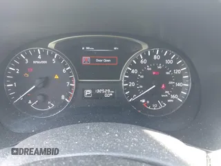 2014 Nissan Pathfinder SV with VIN 5N1AR2MNXEC646983, listed as a IAAI auction lot 42092685 with 143,000 mi miles. Bid and sale history available at carsss.com. Image 7.