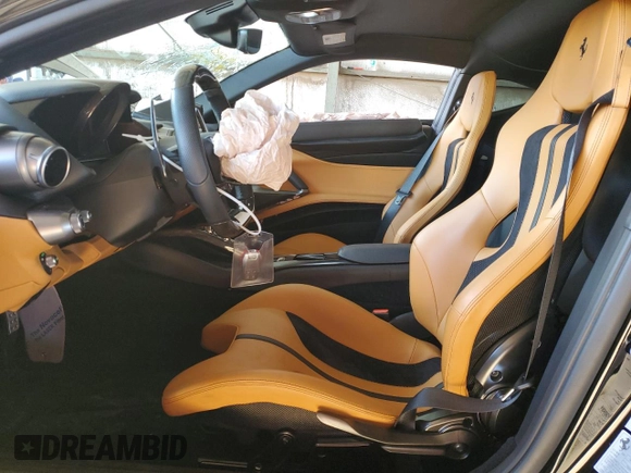 2020 Ferrari 812 z VIN ZFF83CLA6L0252213, wystawiony jako Copart lot #85585314 z przebiegiem 4 525 mil mil oraz Szkoda całkowita • Salvage title. Historia ofert i sprzedaży dostępna na DreamBid. Obrazek 7.