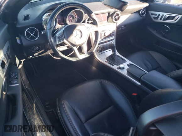 2013 Mercedes-Benz SLK 250 z VIN WDDPK4HA7DF058855, wystawiony jako Copart lot #82673374 z przebiegiem 87 699 mil mil oraz Szkoda całkowita • Salvage title. Historia ofert i sprzedaży dostępna na DreamBid. Obrazek 8.