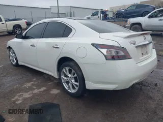 2014 Nissan Maxima SV z VIN 1N4AA5AP3EC483277, wystawiony jako IAAI lot #41497452 z przebiegiem 162 696 mil mil oraz . Historia ofert i sprzedaży dostępna na DreamBid. Obrazek 3.