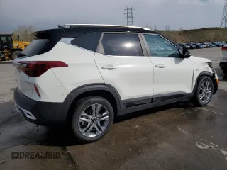 2022 Kia Seltos S z VIN KNDEUCAA6N7276779, wystawiony jako Copart lot #54263225 z przebiegiem 29 945 mil mil oraz Szkody całkowita. Historia ofert i sprzedaży dostępna na DreamBid. Obrazek 3.