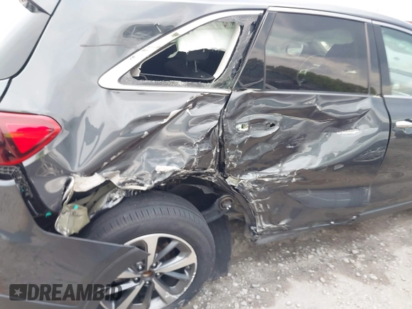2020 Kia Sorento S z VIN 5XYPG4A5XLG690303, wystawiony jako IAAI lot #42070603 z przebiegiem 55 434 mil mil oraz . Historia ofert i sprzedaży dostępna na DreamBid. Obrazek 18.