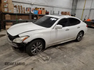 2013 Infiniti M z VIN JN1BY1AP8DM511833, wystawiony jako Copart lot #42874265 z przebiegiem 152 708 mil mil oraz Czysty tytuł • Clean title. Historia ofert i sprzedaży dostępna na DreamBid. Obrazek 1.