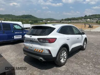 2020 Ford Escape SE z VIN 1FMCU9G68LUB45067, wystawiony jako IAAI lot #42575848 z przebiegiem 68 313 mil mil oraz . Historia ofert i sprzedaży dostępna na DreamBid. Obrazek 3.