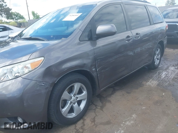 2011 Toyota Sienna LE AAS with VIN 5TDKK3DC4BS044382, listed as a IAAI auction lot 39280364 with 104,262 mi miles. Bid and sale history available at carsss.com. Image 6.
