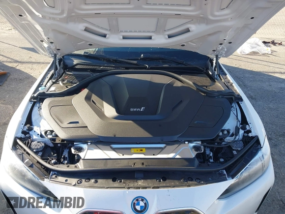 2024 BMW i4 eDrive35 z VIN WBY43AW04RFT05287, wystawiony jako IAAI lot #41427545 z przebiegiem 6 347 mil mil oraz . Historia ofert i sprzedaży dostępna na DreamBid. Obrazek 10.