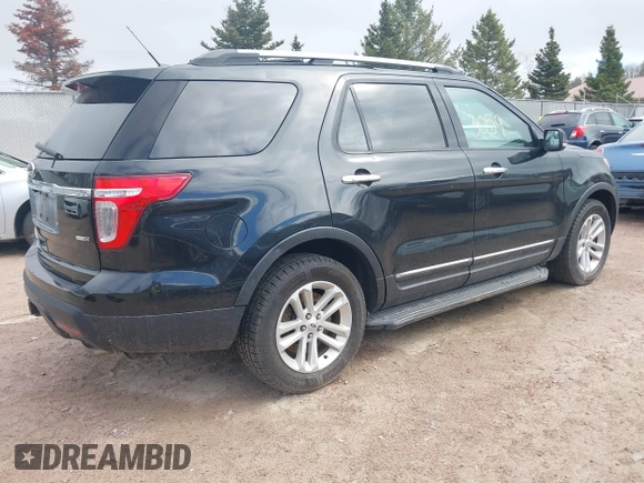 2014 Ford Explorer XLT with VIN 1FM5K8D8XEGB33891, listed as a IAAI auction lot 42143059 with 180,255 mi miles and . Bid and sale history available at carsss.com. Image 4.