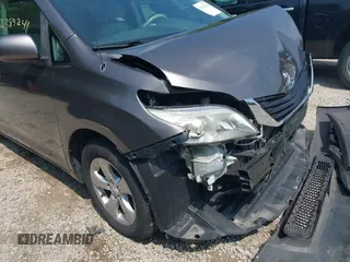 2011 Toyota Sienna LE AAS z VIN 5TDKK3DC1BS045280, wystawiony jako IAAI lot #42389241 z przebiegiem 165 653 mil mil oraz . Historia ofert i sprzedaży dostępna na DreamBid. Obrazek 19.