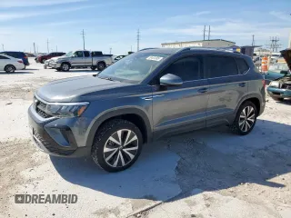 2024 Volkswagen Taos SE z VIN 3VVEX7B21RM105067, wystawiony jako Copart lot #50464995 z przebiegiem 2944 mil mil oraz Szkody całkowita. Historia ofert i sprzedaży dostępna na DreamBid. Obrazek 1.