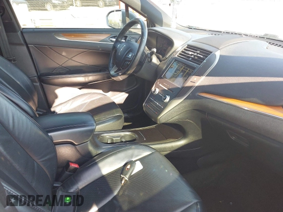 2016 Lincoln MKC Reserve z VIN 5LMCJ3C94GUJ24290, wystawiony jako IAAI lot #42264113 z przebiegiem 132 117 mil mil oraz . Historia ofert i sprzedaży dostępna na DreamBid. Obrazek 5.