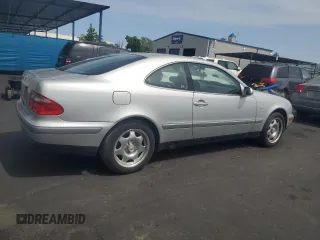 1999 Mercedes-Benz CLK 320/430 z VIN WDBLJ65G5XF100670, wystawiony jako Copart lot #55385595 z przebiegiem 126 985 mil mil oraz Czysty tytuł • Clean title. Historia ofert i sprzedaży dostępna na DreamBid. Obrazek 3.