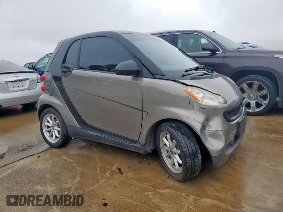 2009 Smart fortwo Pure z VIN WMEEJ31X49K233947, wystawiony jako Copart lot #60535065 z przebiegiem 48 669 mil mil oraz Czysty tytuł • Clean title. Historia ofert i sprzedaży dostępna na DreamBid. Obrazek 4.