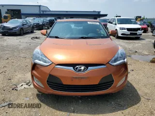 2014 Hyundai Veloster with VIN KMHTC6AD2EU215805, listed as a Copart auction lot 57909825 with 113,004 mi miles and Clean title. Bid and sale history available at DreamBid. Image 5.