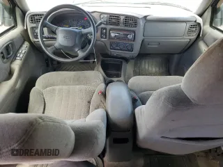 1999 Chevrolet Blazer Trailblazer z VIN 1GNDT13W0X2169505, wystawiony jako Copart lot #54000505 z przebiegiem 181 903 mil mil oraz Szkoda całkowita • Salvage title. Historia ofert i sprzedaży dostępna na DreamBid. Obrazek 8.