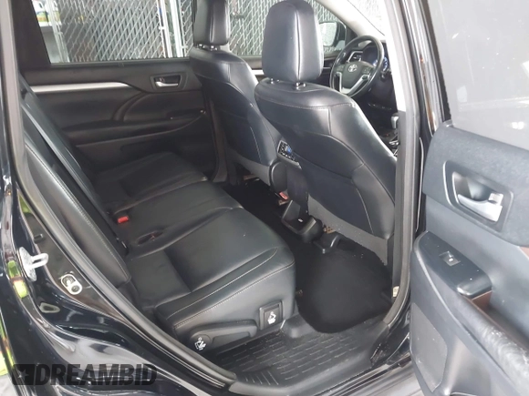 2018 Toyota Highlander SE z VIN 5TDJZRFH5JS532919, wystawiony jako IAAI lot #42246687 z przebiegiem 190 890 mil mil oraz . Historia ofert i sprzedaży dostępna na DreamBid. Obrazek 8.