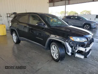 2024 Jeep Compass Sport with VIN 3C4NJDAN6RT135066, listed as a Copart auction lot 42750925 with 5,284 mi miles and Salvage Title. Bid and sale history available at carsss.com. Image 4.