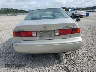 2001 Toyota Camry CE z VIN 4T1BG22K91U053266, wystawiony jako Copart lot #56991785 z przebiegiem 130 502 mil mil oraz Szkody całkowita. Historia ofert i sprzedaży dostępna na DreamBid. Obrazek 6.