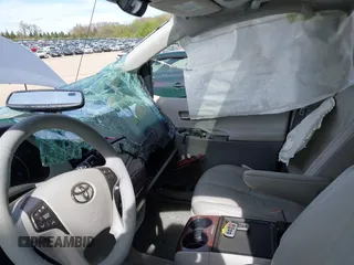 2012 Toyota Sienna XLE AAS z VIN 5TDYK3DC2CS233687, wystawiony jako IAAI lot #42148156 z przebiegiem 147 499 mil mil oraz . Historia ofert i sprzedaży dostępna na DreamBid. Obrazek 5.