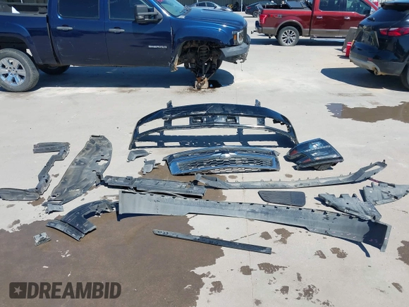 2015 Chevrolet Tahoe LS with VIN 1GNSCAKC5FR645736, listed as a IAAI auction lot 42064623 with 223,149 mi miles and . Bid and sale history available at DreamBid. Image 12.